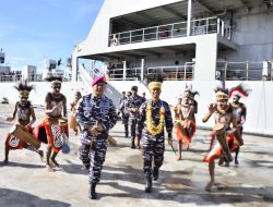 Satgas Trisila-25 TNI AL Singgah di Biak, Pererat Sinergi Lewat Tradisi dan Aksi Sosial