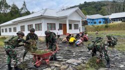 Satgas Yonif 521/DY Karya Bhakti di Gereja Injil Di Indonesia (GIDI) Bezer, Distrik Kelila, Kab. Mamberamo Tengah, Papua Pegunungan