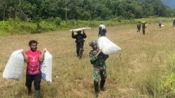 Mendarat Dengan Aman, Satgas Yonif 751/VJS Perdana Tiba di Kampung Denom disambut Hangat oleh Masyarakat