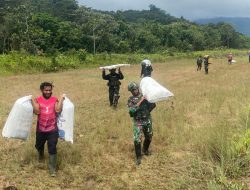 Mendarat Dengan Aman, Satgas Yonif 751/VJS Perdana Tiba di Kampung Denom disambut Hangat oleh Masyarakat