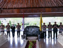 Kapolri Jenderal Polisi Listyo Sigit Prabowo Ziarah Ke Makam Bung Karno Di Blitar Jelang Hari Bhayangkara Ke-79