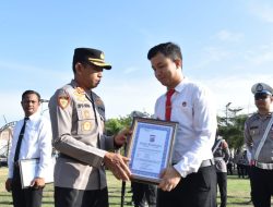 Kapolres Bireuen Berikan Penghargaan Kepada Personil Berprestasi