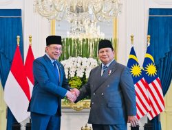 Presiden Prabowo Subianto Secara Resmi Menyambut Kedatangan Perdana Menteri Malaysia Yang Mulia Anwar Ibrahim di Istana Merdeka