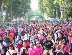 Ribuan Warga Mataram Meriahkan Jalan Santai Polresta Mataram di Hari Bhayangkara ke-79