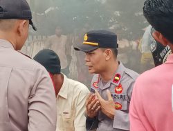 Buntut Kasus penusukan, Warga Bolo Blokir Jalan dan Desak Polisi Tangkap Pelaku