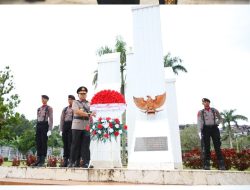 Pimpin Ziarah di TMP Kapahaha Jelang Hari Bhayangkara Ke-79, Kapolda Tekankan Semangat Pengabdian Jaga Kamtibmas