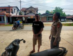 Anggota Polsek Mandor Sambangi Warga Saat Patroli Siang, Warga Beri Respons Positif