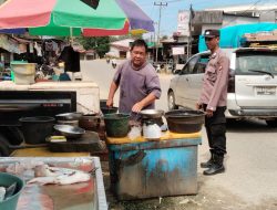 Temui Warga Saat Patroli Siang di Hari Libur, Ini Pesan Anggota Polsek Sengah Temila