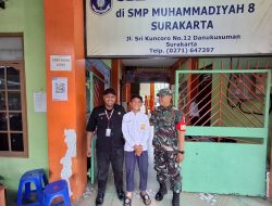 Jaga Pertahanan Wilayah dari Ancaman Tak Kasat Mata: Perjuangan Sunyi Babinsa Danukusuman Bersama Security SMP Muhammadiyah 8