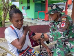 Satgas Yonif 131/Brajasakti Bantu Warga Pedalaman Papua Lewat Layanan Kesehatan Gratis