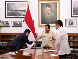 Presiden Prabowo Subianto memanggil Menteri BUMN Erick Thohir ke Istana Merdeka