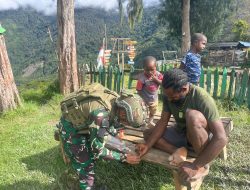 Di Tengah Sunyi Pegunungan Papua, Tangan-Tangan Prajurit Jadi Penawar Luka Rakyat