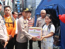 Peduli Korban Kebakaran Krukut, Polres Jakbar dan Polsek Metro Tamansari Salurkan Bantuan dan Trauma Healing