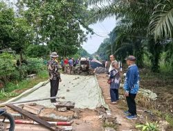 Pemdes Jaya Sakti Wujudkan Pembangunan Jalan Rabat Beton, Komitmen Nyata Menuju Desa Maju