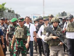 Dua Menteri Kabinet Kunjungi Nduga, Polwan Ops Damai Cartenz Dilibatkan dalam Pengamanan