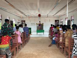 Pelihara Kerukunan Umat Beragama, Satgas Yonif 144/JY Laksanakan Ibadah dan Pengamanan di Gereja Perbatasan