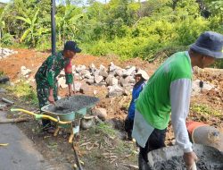 Babinsa Nogosari Bersama Warga Pastikan Aliran Air Tetap Lancar
