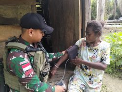 Satgas Yonif 131/Brajasakti Beri Layanan Kesehatan untuk Warga Perbatasan Papua