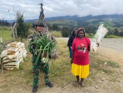 Harukan Hati! Satgas TNI Borong Hasil Tani Mama-Mama Papua di Kampung Wako