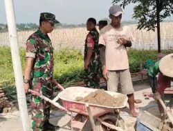 Babinsa Berperan Aktif Dalam Pembangunan Gudang Inventaris Desa, Wujudkan Sinergitas