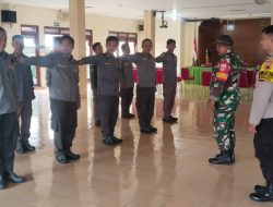 Tingkatkan Kemampuan Disiplin, Babinsa Joyotakan Latih PBB kepada Linmas
