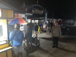 Polsek Mandor Gencarkan Patroli Malam Humanis, Wujud Nyata Polisi Dekat dengan Warga