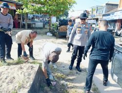 Kapolres Mesuji Turun Tangan: Aksi Bersih-Bersih Pasar Demi Lingkungan Sehat