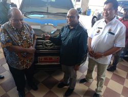 Lambert Jitmau Kembalikan Mobil Dinas, Wali Kota Sorong Beri Apresiasi