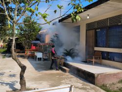 Cegah DBD, Puskesmas Ngabang Lakukan Fogging Di Lingkungan Kantor Dan Asrama Polsek Ngabang