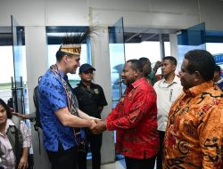 Wakil Gubernur PBD Sambut Kedatangan Duta Besar Finlandia di Bandara Deo Kota Sorong