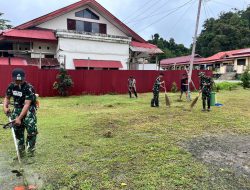Satgas Pamtas Kewilayahan RI-PNG Yonif 763/SBA Gelar Keryabakti Bersama Polres Maybrat di Gereja GKI Sion Aifat Dalam Rangka HUT Bhayangkara