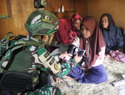 Menangkap Senyum Masyarakat Papua Satgas Yonif 521/DY berikan Pelayanan Kesehatan Gratis Bagi Masyarakat Distrik Walesi