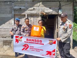 Polsek Sebangki Bagikan Bansos dalam Rangka Hari Bhayangkara ke-79, Wujud Kepedulian Polri kepada Masyarakat