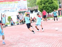 Tim Futsal Sat Brimob Kompi 3 Batalyon A Pelopor Polda Maluku Tumbangkan Tim Futsal Gabungan Polsek Waplau dan Polsek Batabual di Final Turnamen Futsal Polres Buru