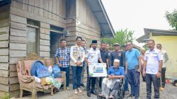 Bupati Al-Farlaky Kembali Salurkan Pemasangan Listrik Gratis