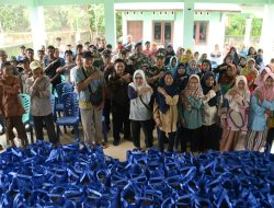Koopsud I Serahkan Sembako, Kepala Desa Ibul, Ucapkan Terimakasih Kepada TNI AU