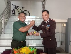 Wujud Sinergitas, Koramil 03/Serengan Kunjungi Mapolsek Serengan Ucapkan HUT Bhayangkara Ke – 79