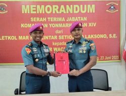 Tongkat Komando Danyonmarhanlan XIV Sorong Bergeser: Letkol Marinir Helilintar Serahkan Memorandum kepada Mayor Marinir Wachid