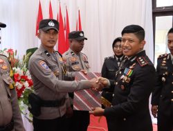 Bangun Jembatan Darurat Untuk Warga, Aipda Safrijal Dapat Penghargaan