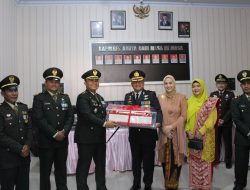 Geruduk Mapolres di Pagi Buta, Kodim Abdya Beri Kejutan HUT Bhayangkara ke-79
