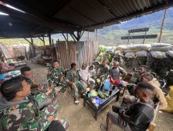 Kami Sahabat yang Baik, Masyarakat Distrik Oksop bahagia berkunjung ke Pos TNI