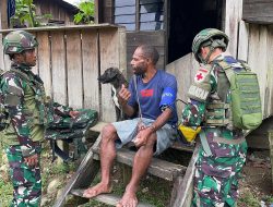 Satgas Yonif 521/DY Laksanakan Pengobatan Door to Door Charity Kepada Warga Distrik Benawa