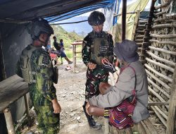 Langkah Prajurit di Ujung Negeri: Satgas TNI Gelar Operasi Teritorial Kesehatan di Kampung Wombru