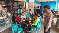 Patroli Siang Polsek Mandor Disambut Hangat Warga, Ini Pesan yang Disampaikan