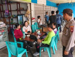 Patroli Siang Polsek Mandor Disambut Hangat Warga, Ini Pesan yang Disampaikan