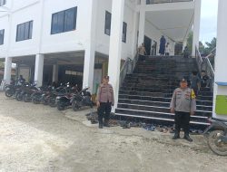 Polsek Ngabang Laksanakan Pengamanan Sholat Jumat Di Dua Lokasi Terpantau Aman Kondusif