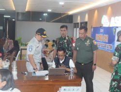Personel Kodim 0825/Banyuwangi Monitoring Evakuasi Kapal Tenggelam KMP Tunu Pratama Jaya*