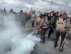 Tanpa Represif, Polisi NTB Jaga Demokrasi Aksi Damai PPS di Poto Tano