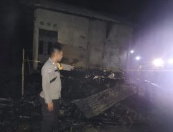 Polsek Mempawah Hulu Datangi TKP Kebakaran Rumah di Desa Tunang