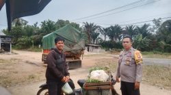 Sambangi Warganya Saat Patroli Siang, Ini Pesan Humanis Anggota Polsek Sebangki